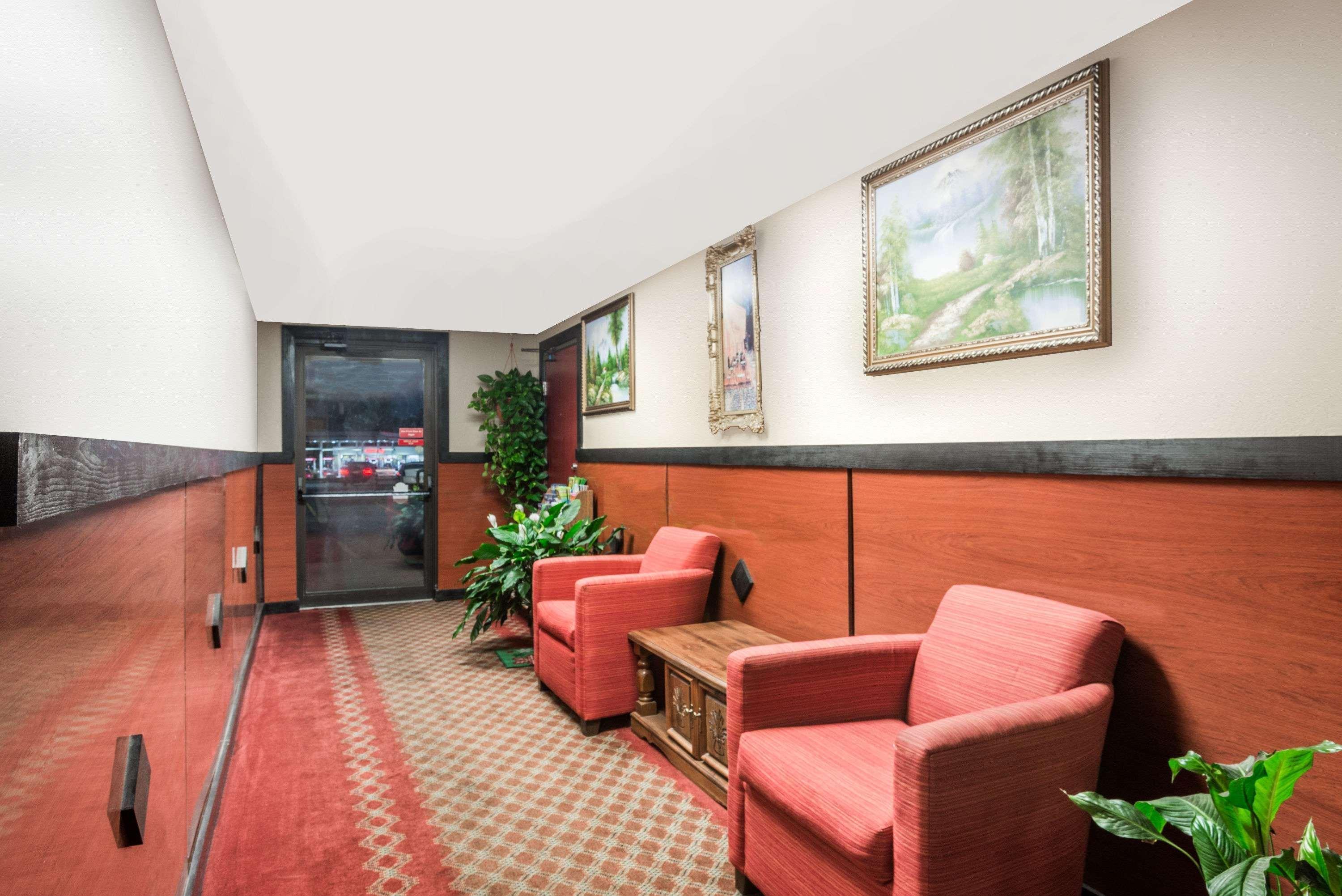 Super 8 By Wyndham Gardner Hotel ภายนอก รูปภาพ