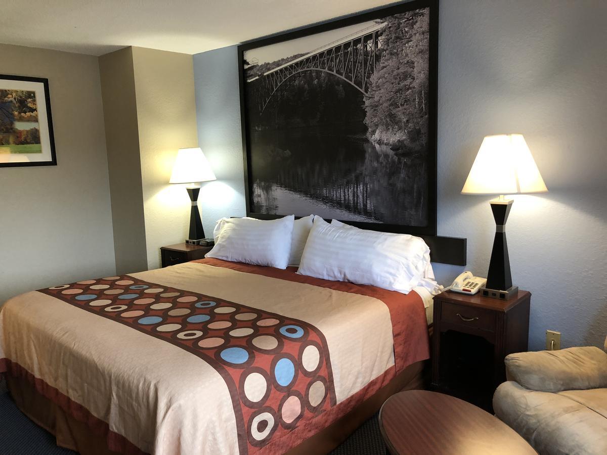Super 8 By Wyndham Gardner Hotel ภายนอก รูปภาพ